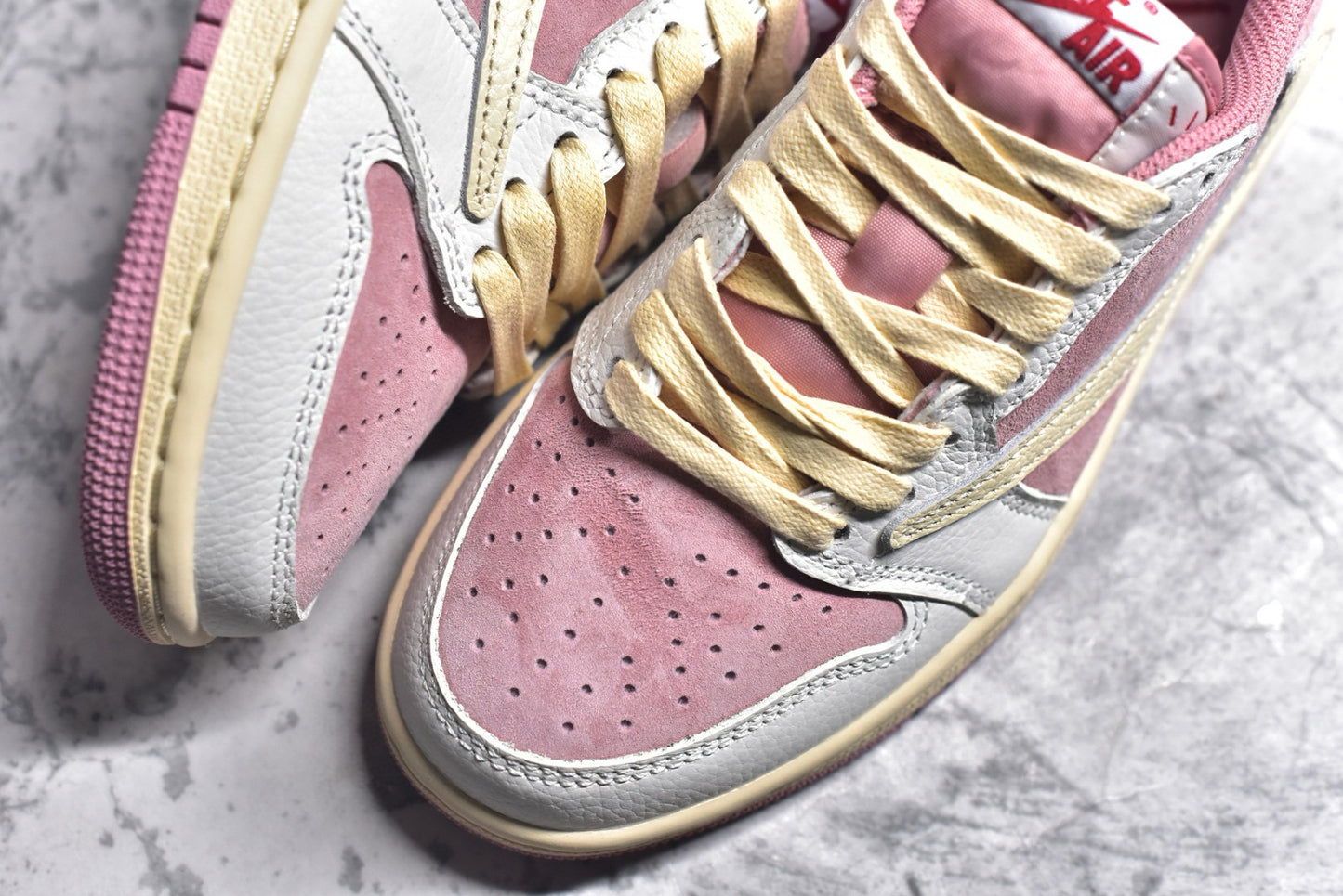 AJ1 Low Travis Scott Shy pink