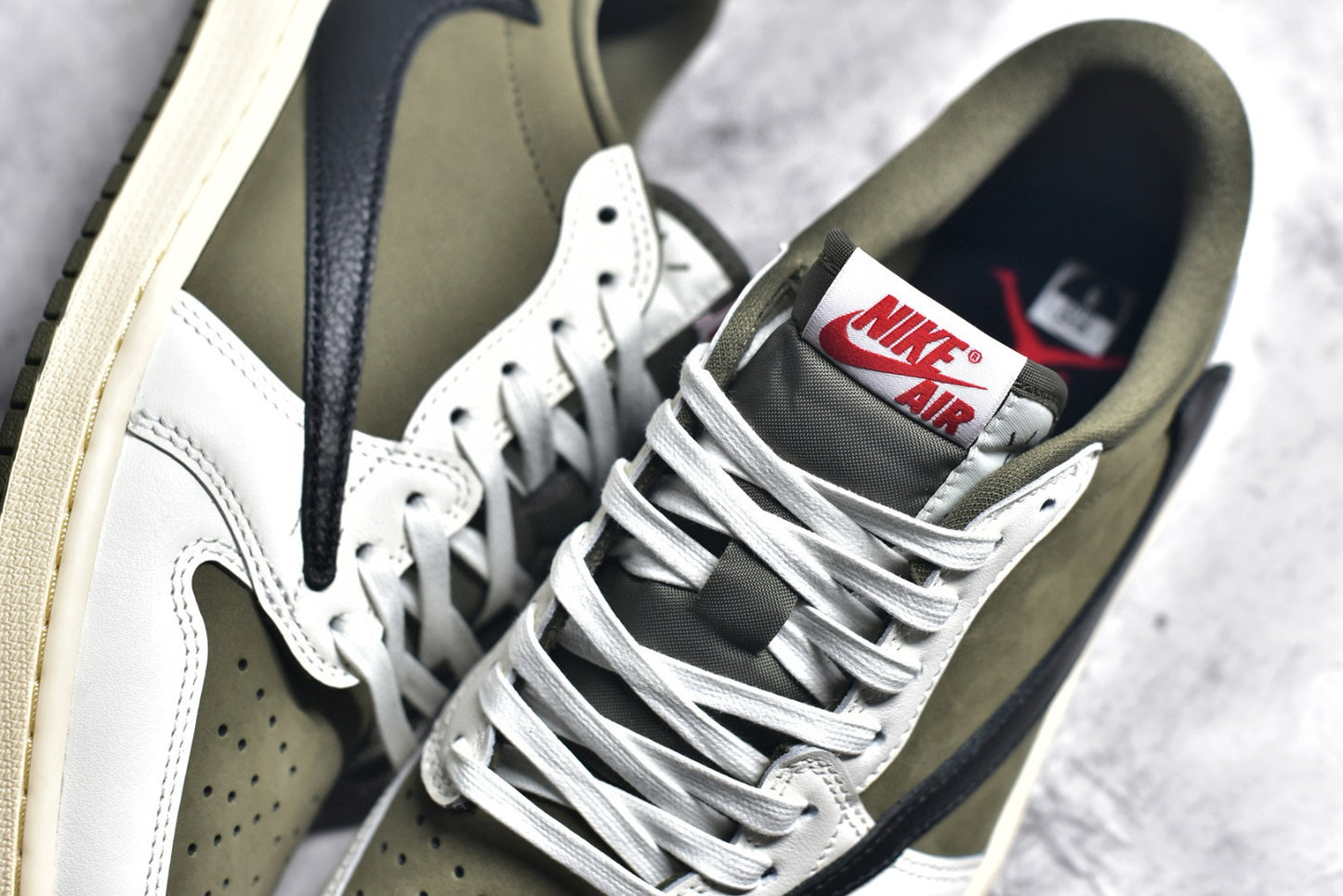 AJ1 Low Travis Scott Medium Olive