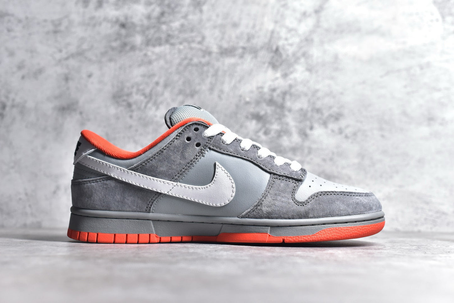 Dunk Low Staple gray Pigeon