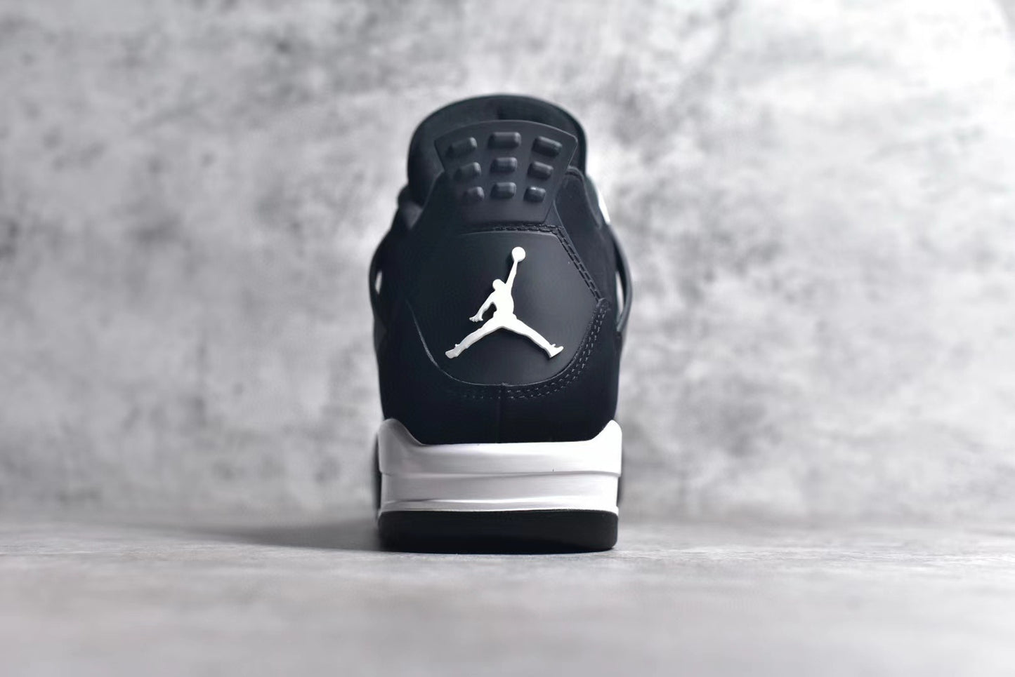 AJ4 White Thunder