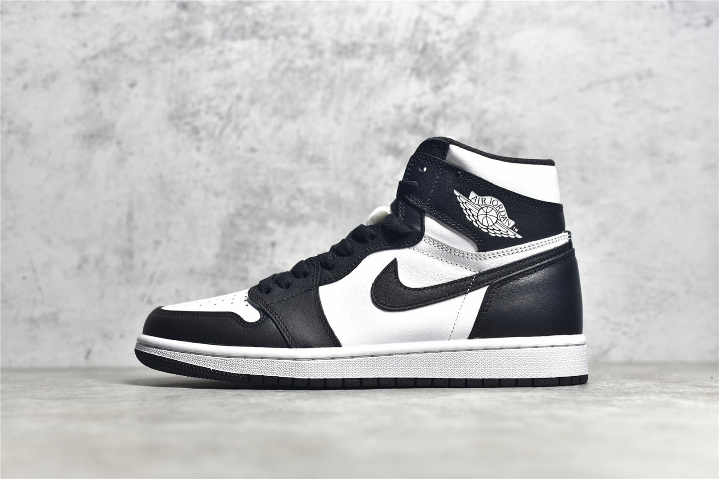 AJ1 High Black White