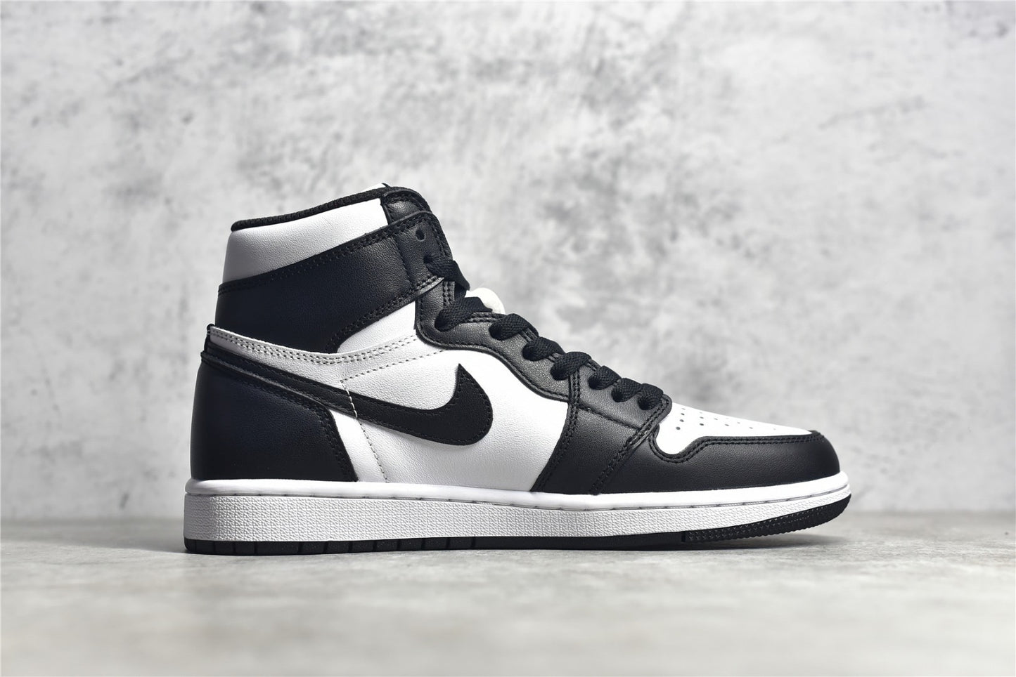 AJ1 High Black White