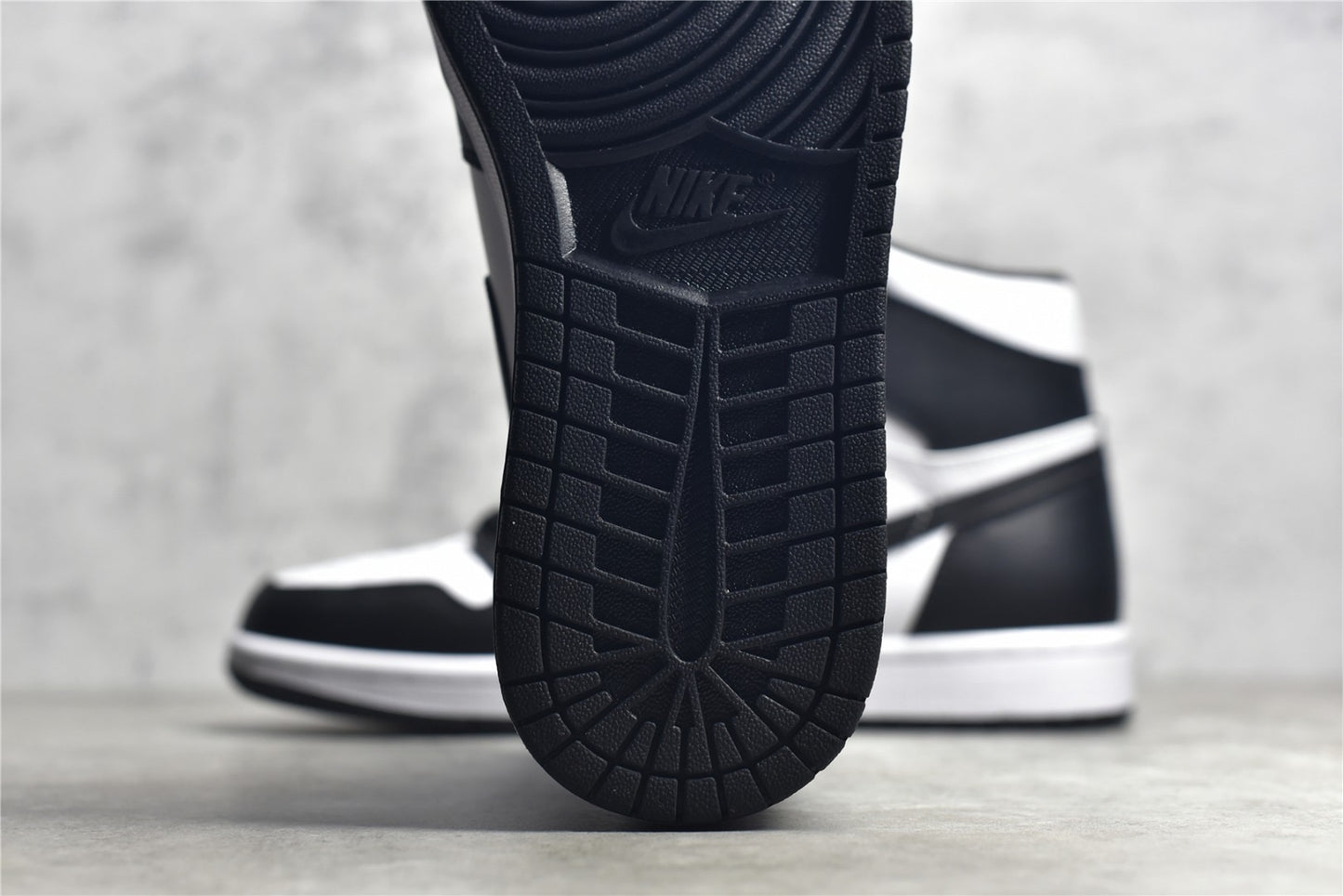 AJ1 High Black White