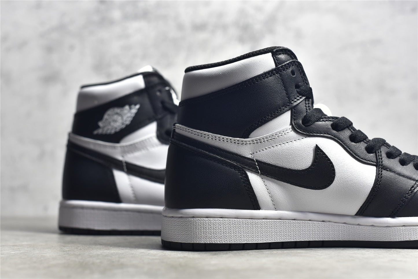 AJ1 High Black White