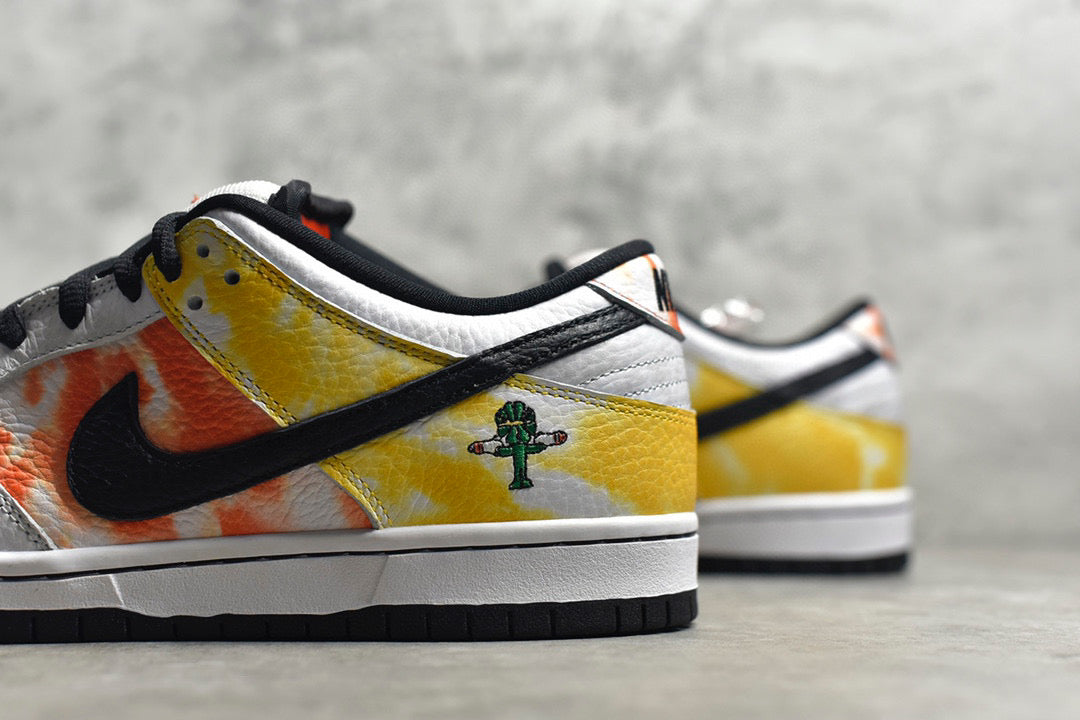 Dunk Low Roswell Raygun