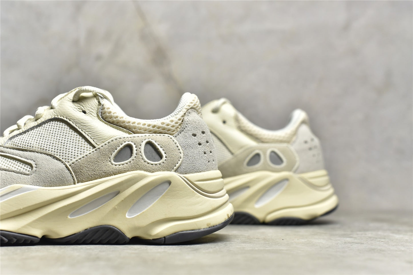 Yeezy 700 Analog