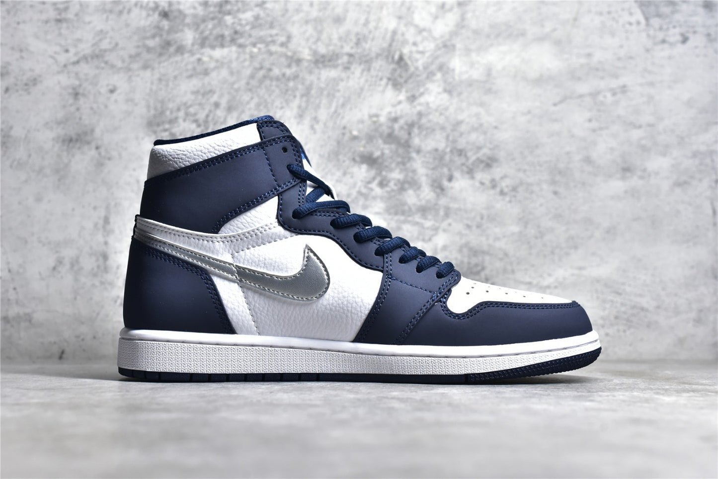 AJ1 Midnight Navy