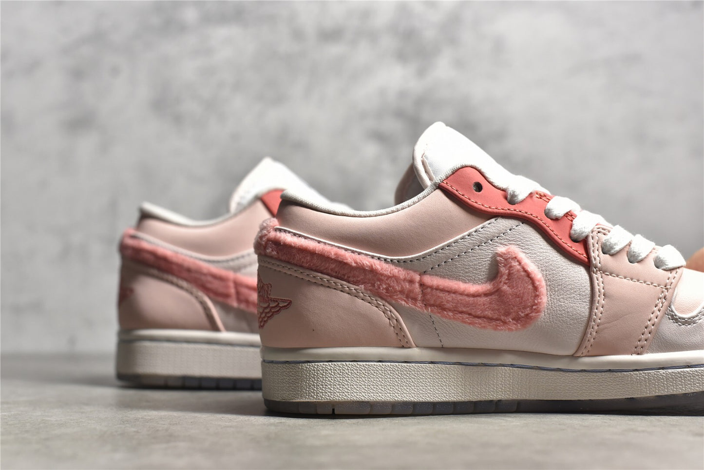 Jordan 1 Low SE Mighty Swooshers Pink