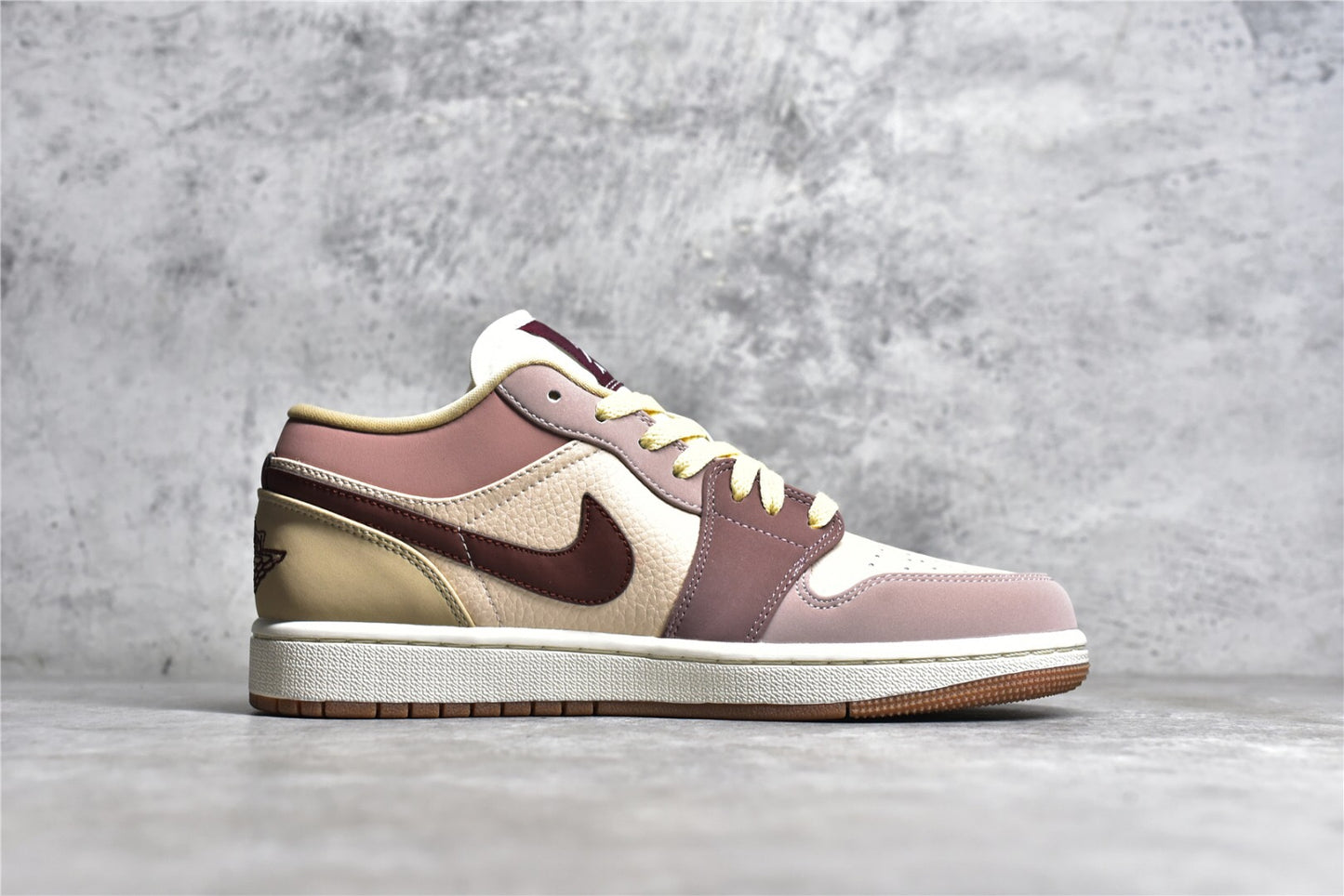 Jordan 1 Low Tan Red Beans