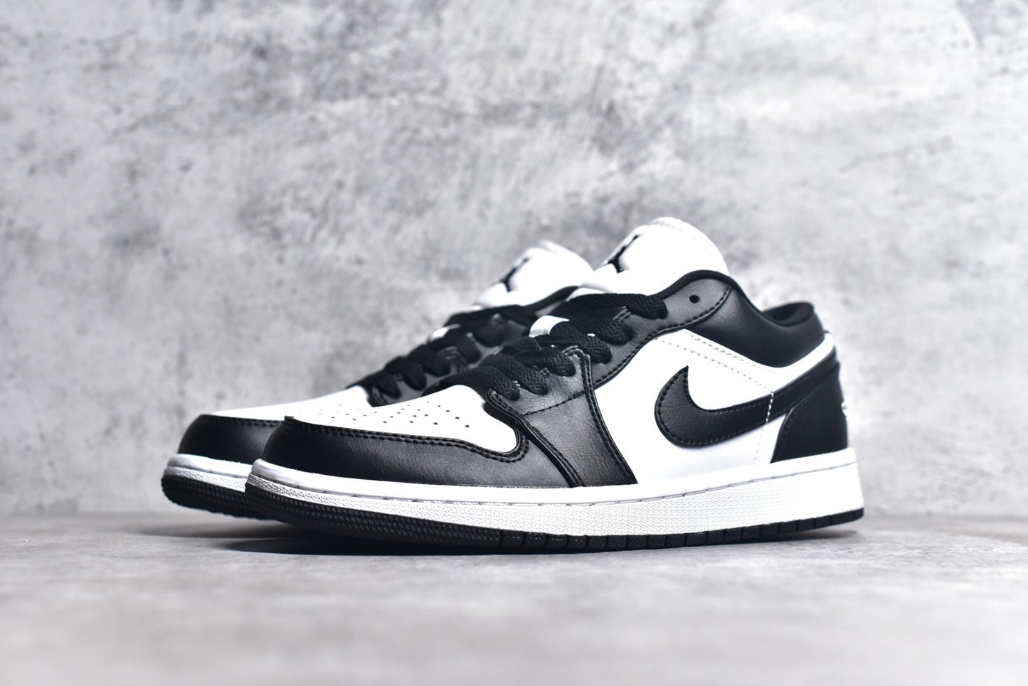 Jordan 1 Low Panda