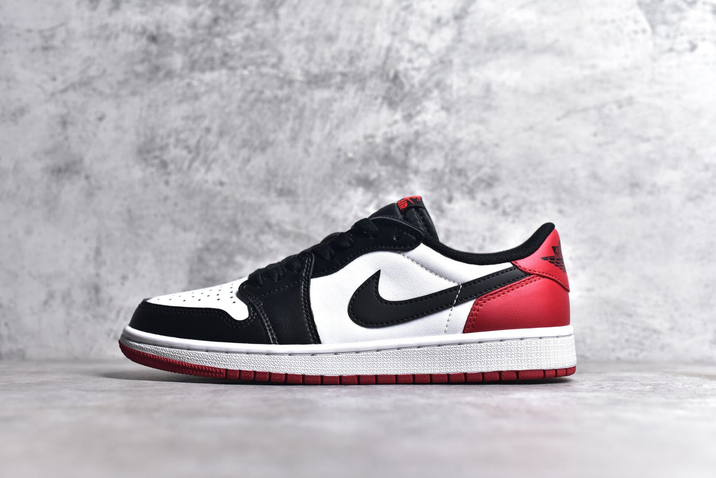 Jordan 1 Retro Low OG Bred Toe