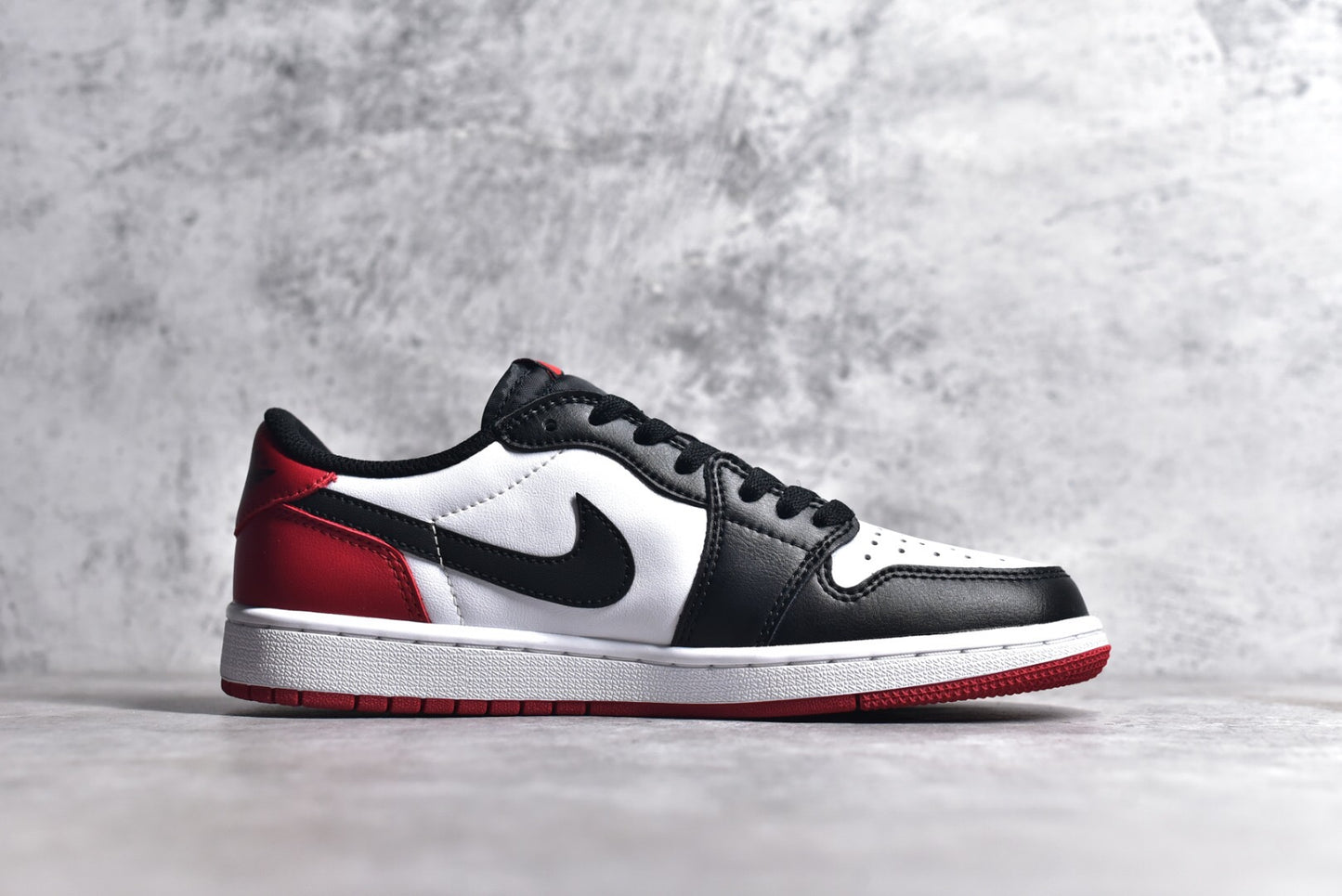 Jordan 1 Retro Low OG Bred Toe