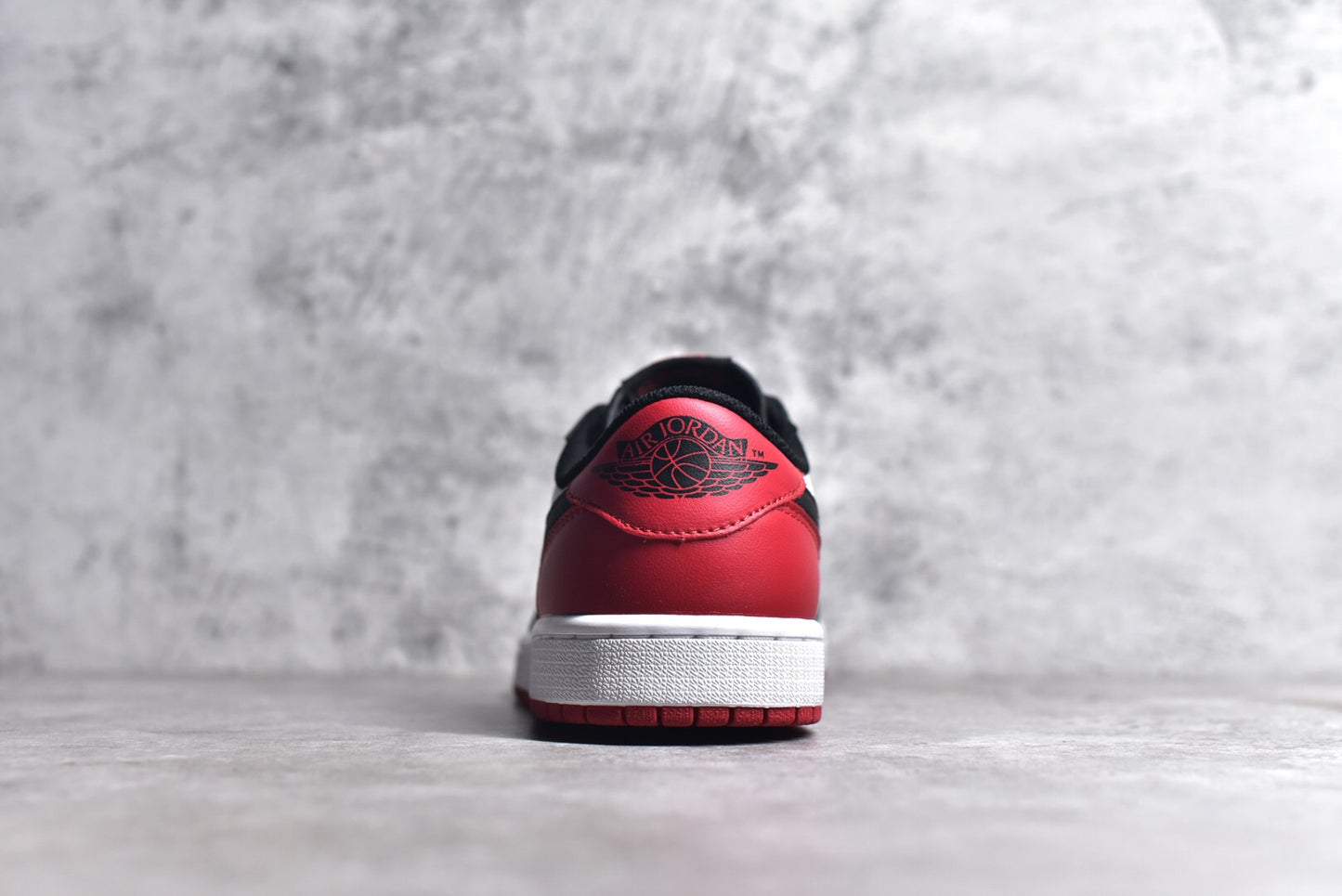 Jordan 1 Retro Low OG Bred Toe