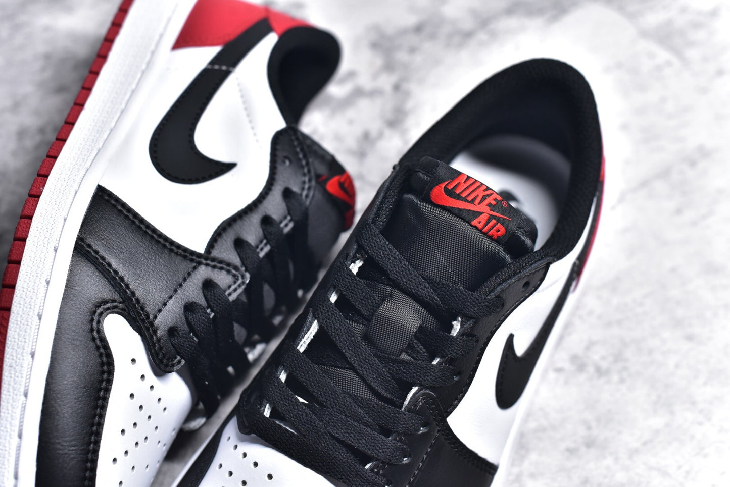 Jordan 1 Retro Low OG Bred Toe