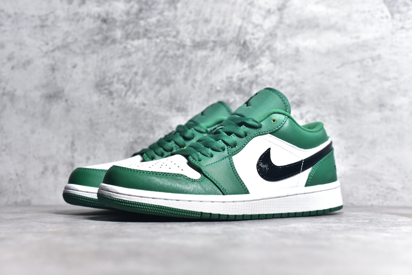 Jordan 1 Low Pine Green