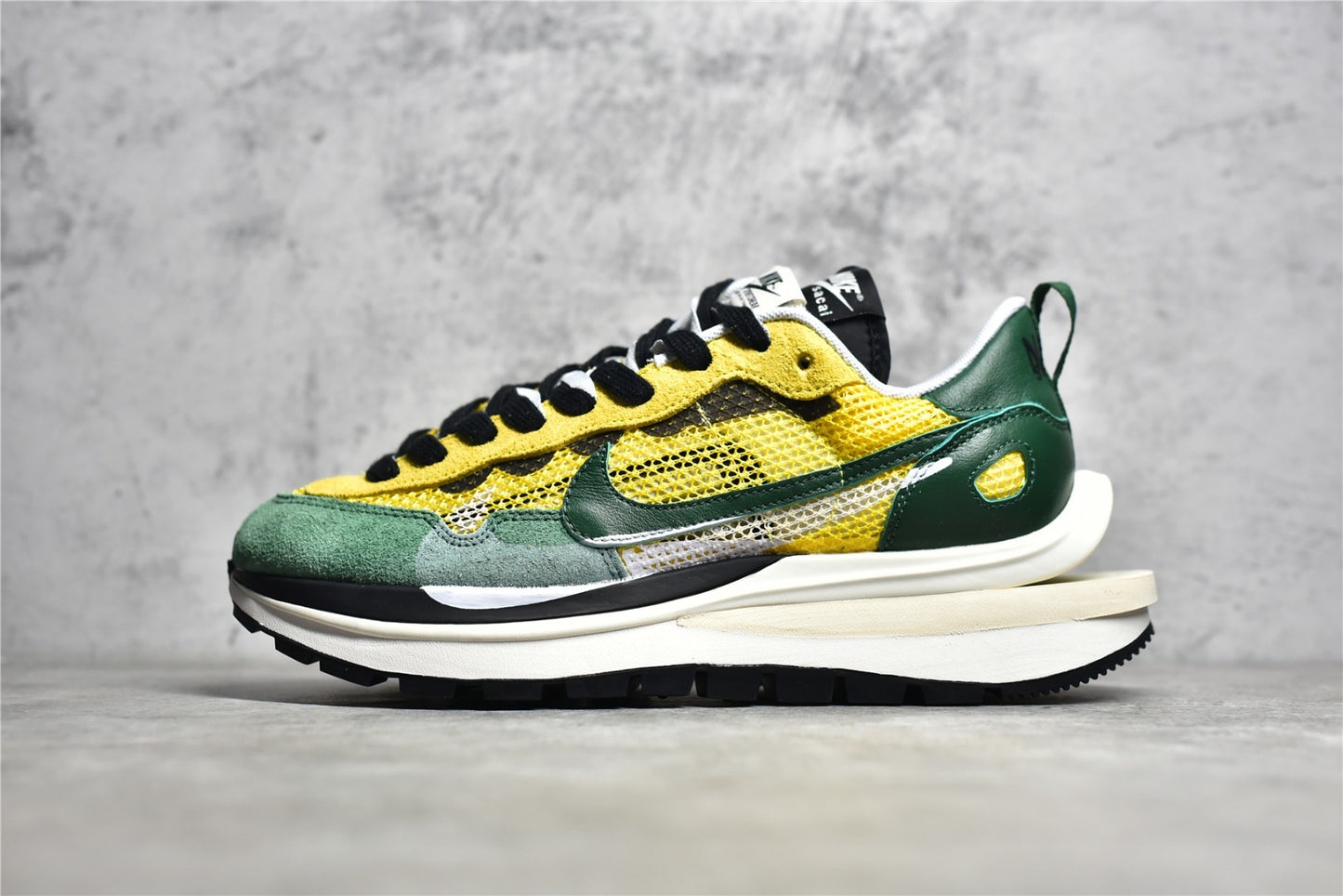 Sacai VaporWaffle ”tour yellow“