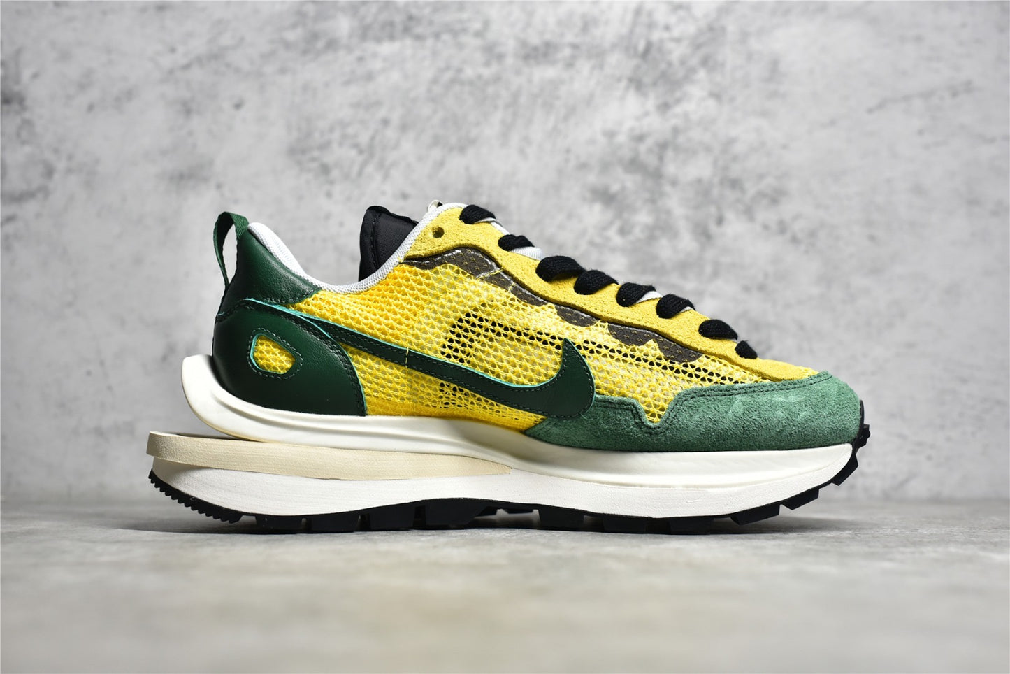 Sacai VaporWaffle ”tour yellow“