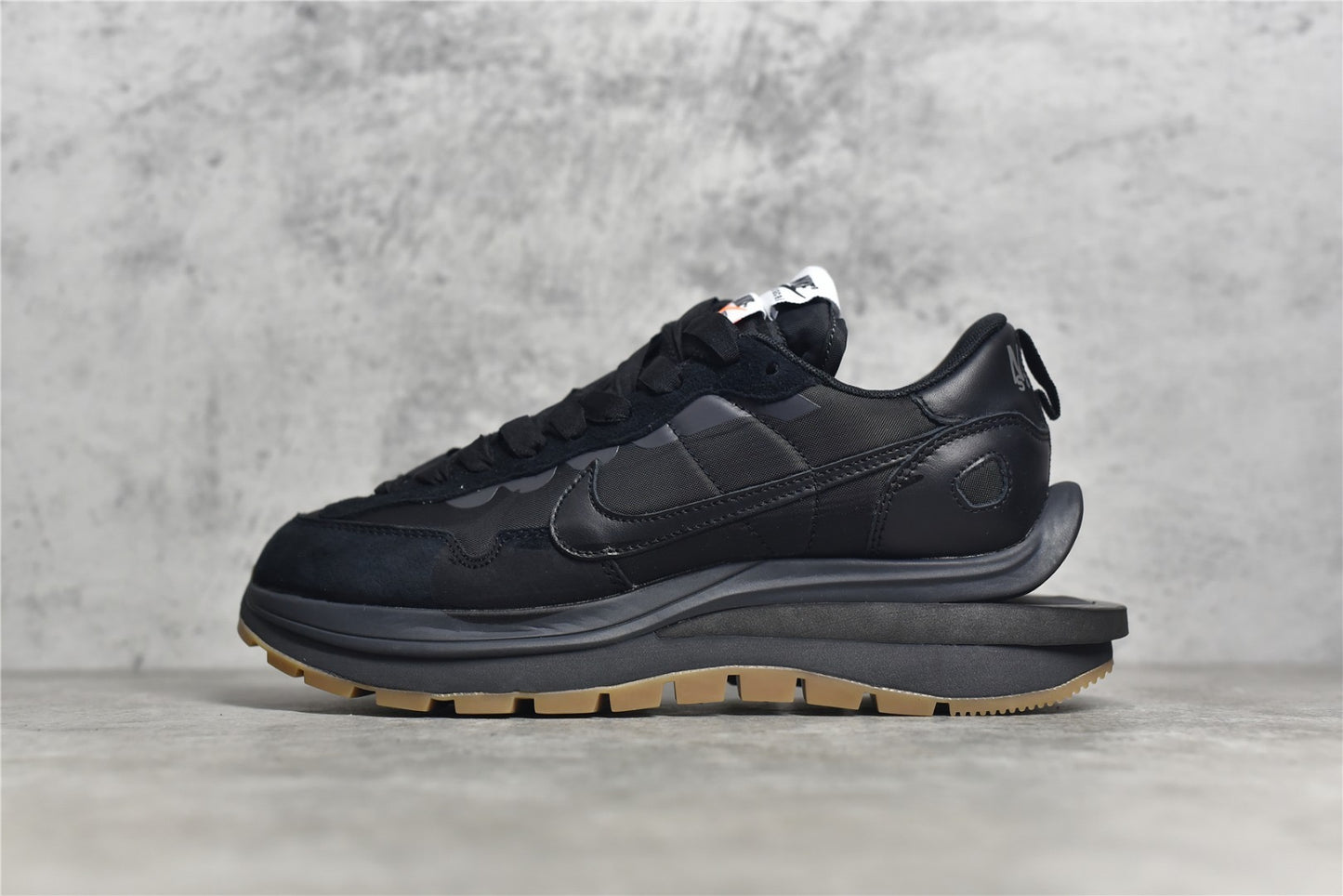 Sacai VaporWaffle "Black and gum"