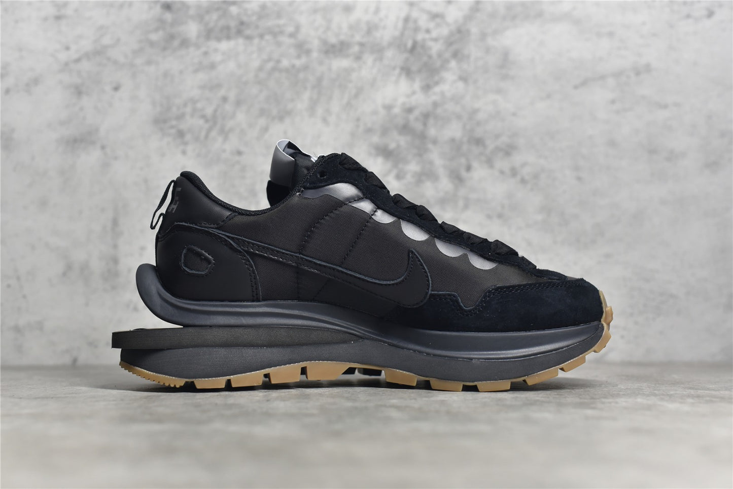 Sacai VaporWaffle "Black and gum"