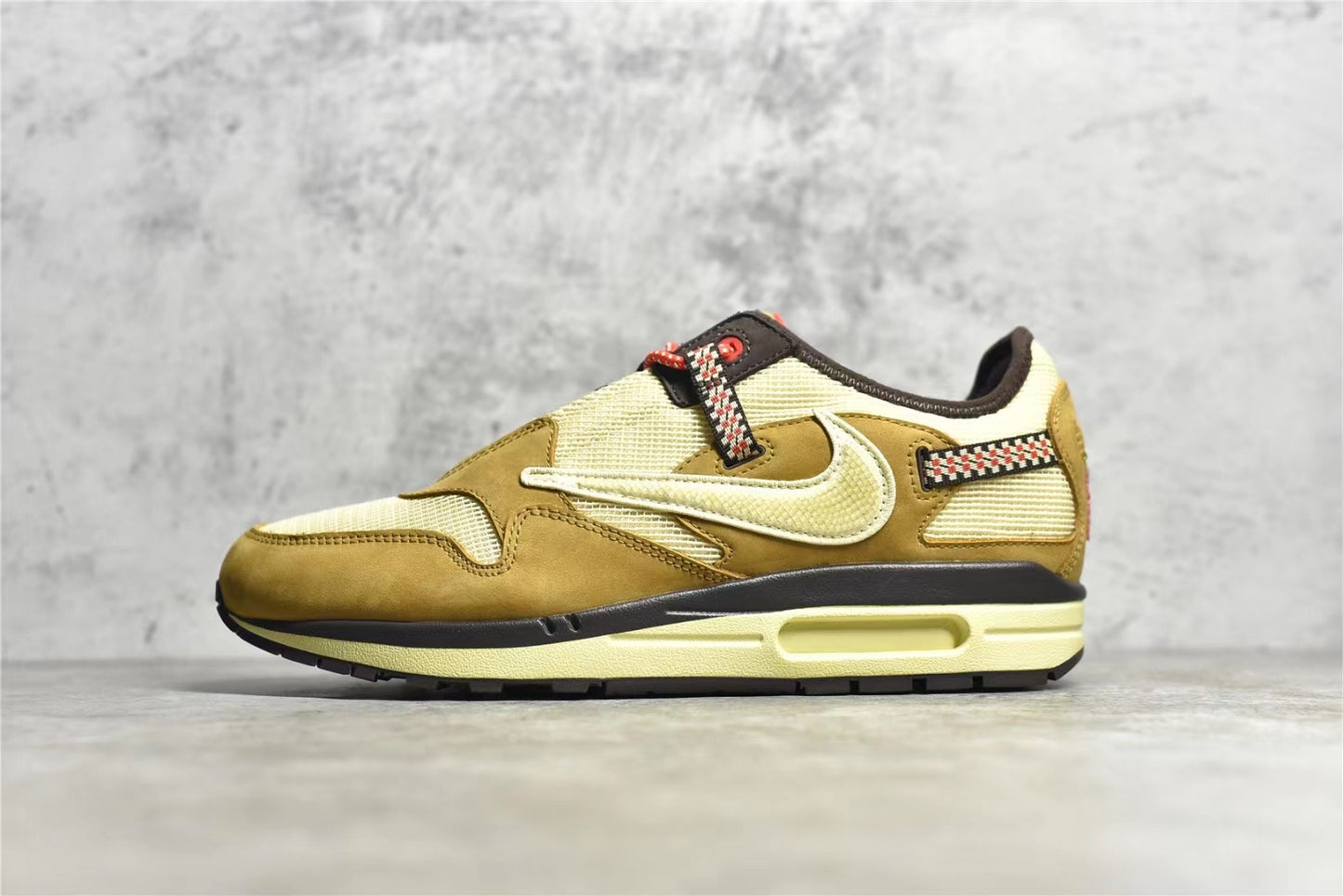 Air Max 1 Travis soctt ”Saturn Gold“