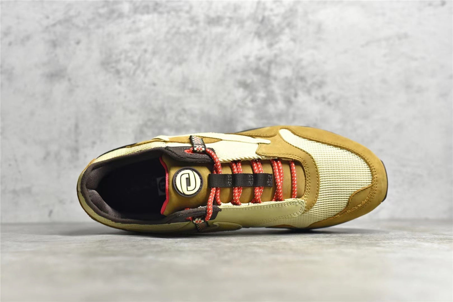 Air Max 1 Travis soctt ”Saturn Gold“