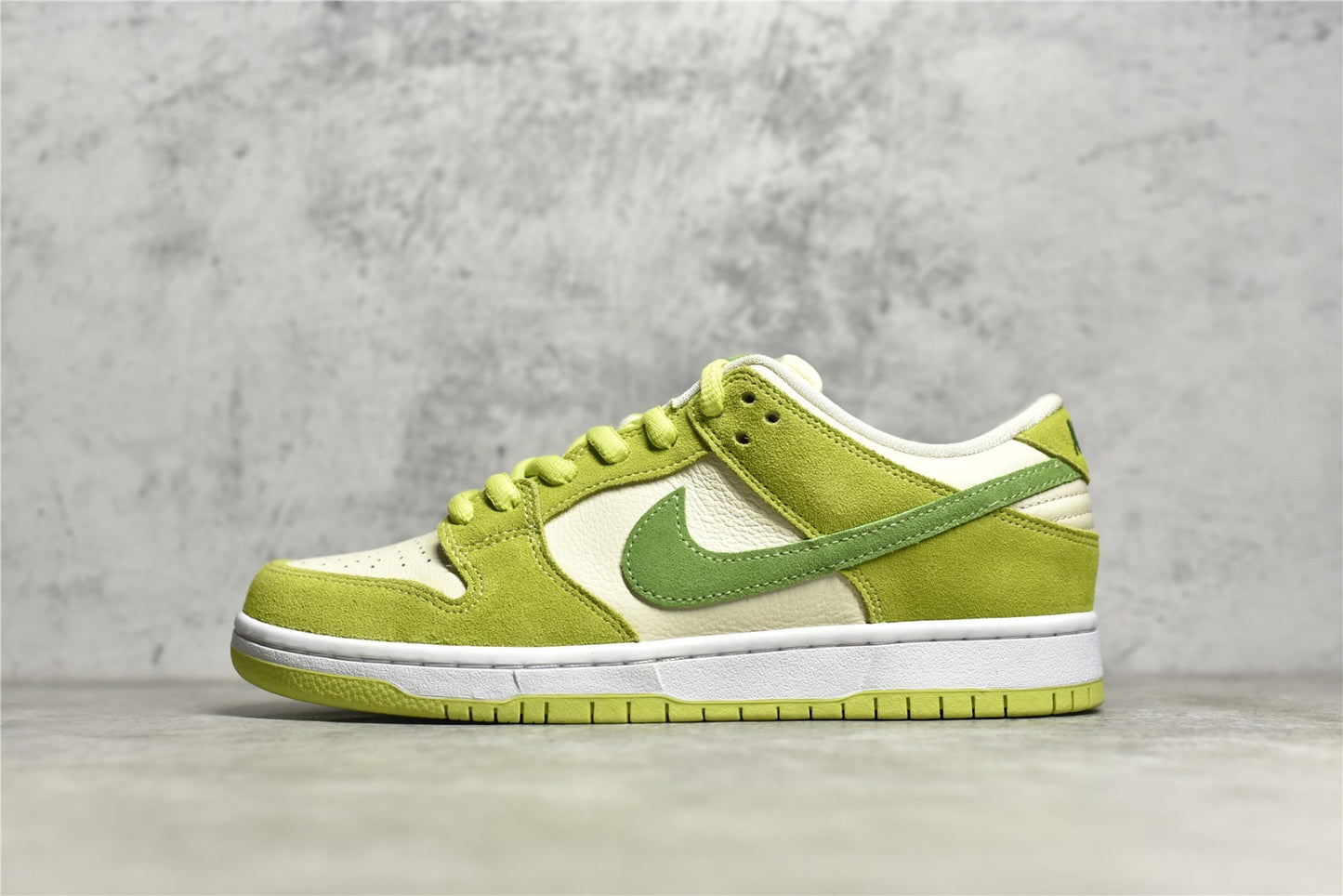 Dunk Low "Sour Apple"