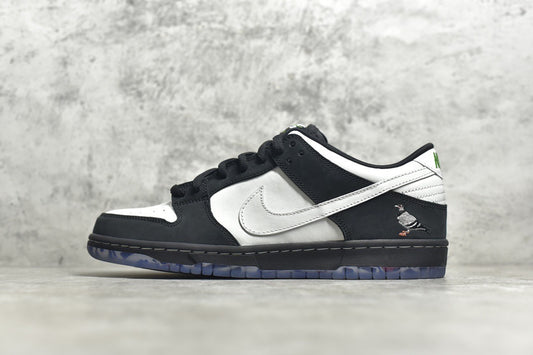 Dunk Low Staple Panda Pigeon