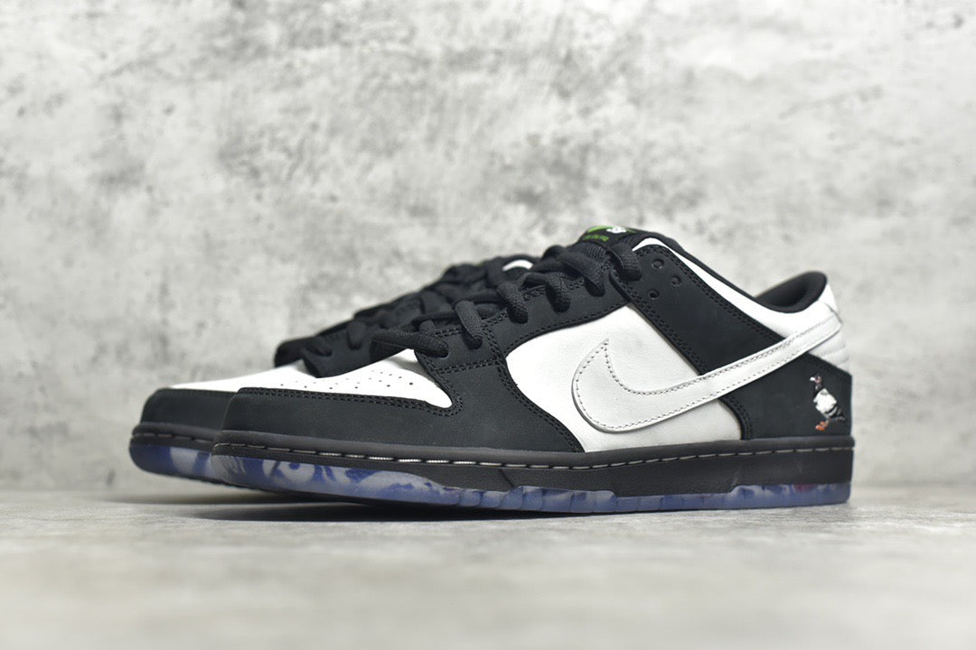 Dunk Low Staple Panda Pigeon