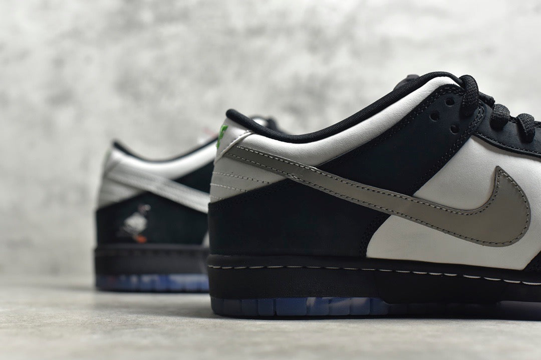 Dunk Low Staple Panda Pigeon