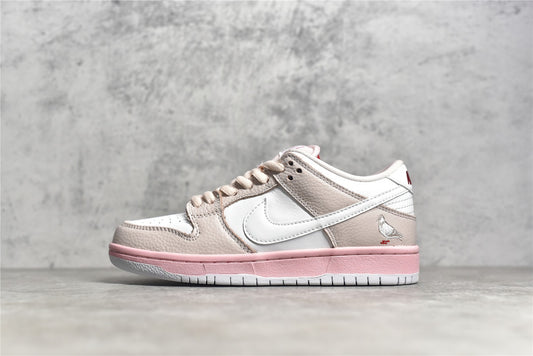 Dunk Low Staple Pink