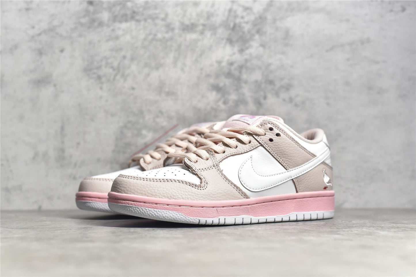 Dunk Low Staple Pink