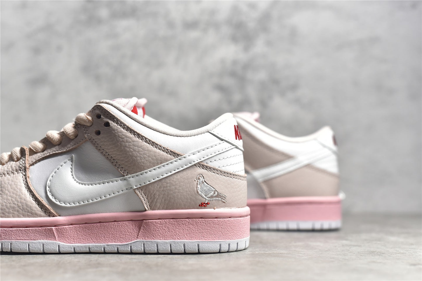 Dunk Low Staple Pink