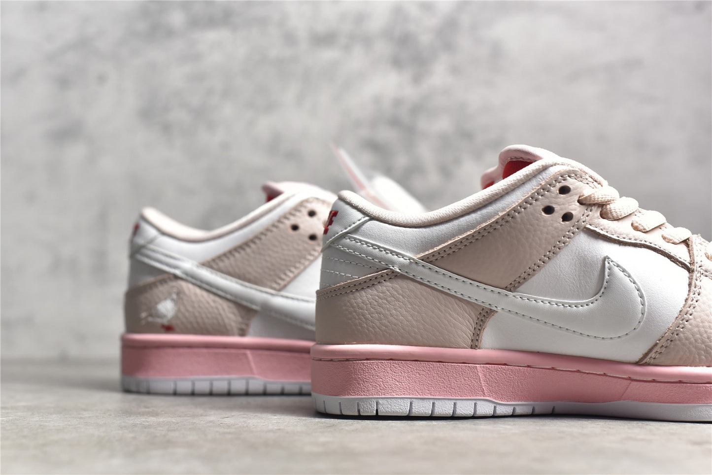 Dunk Low Staple Pink