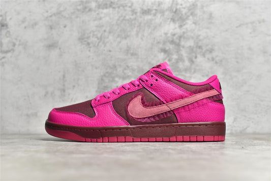 Dunk Low "Valentine's Day"