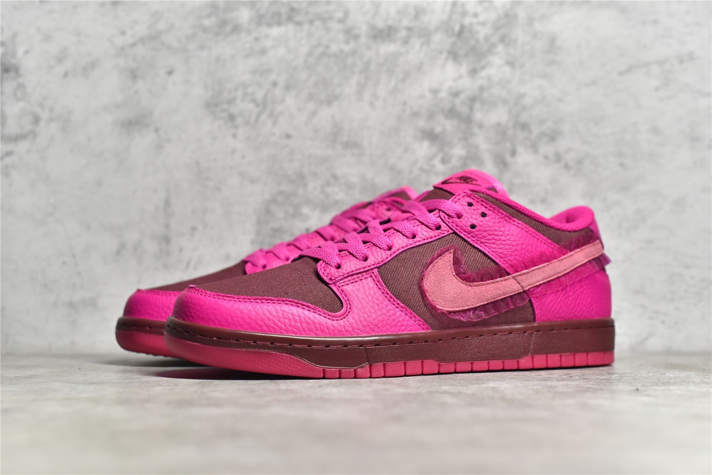 Dunk Low "Valentine's Day"