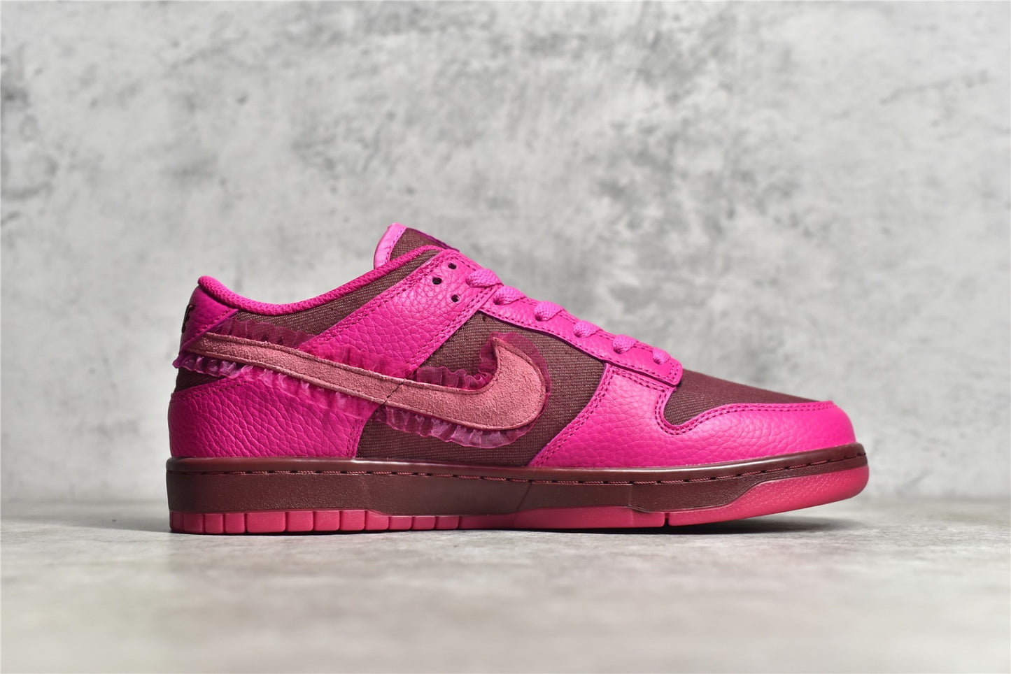 Dunk Low "Valentine's Day"