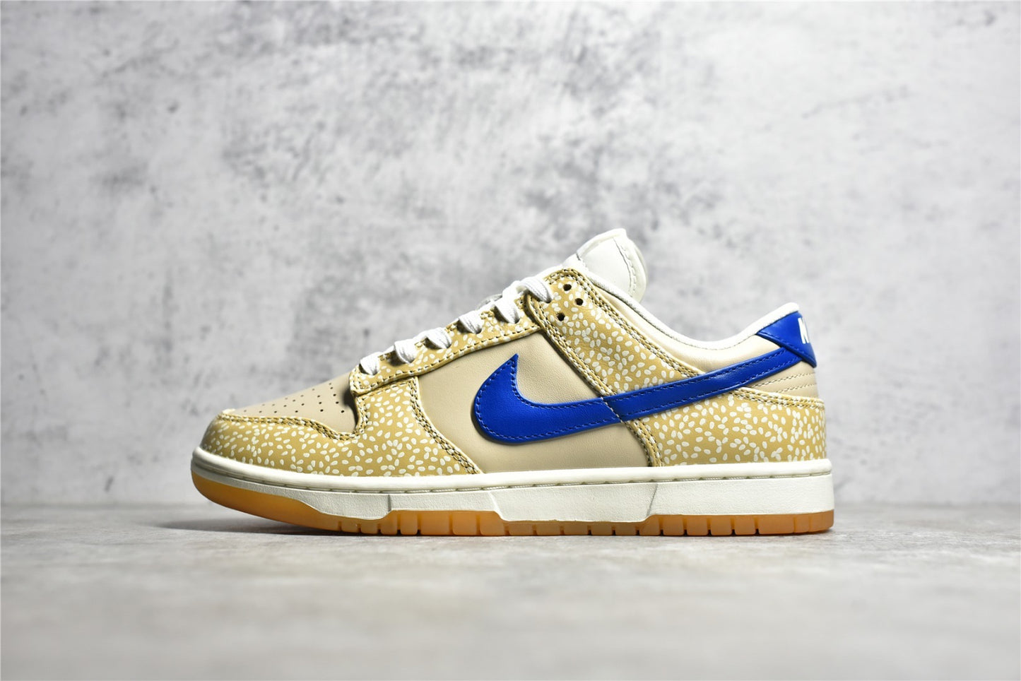 Dunk Low "Sesame"