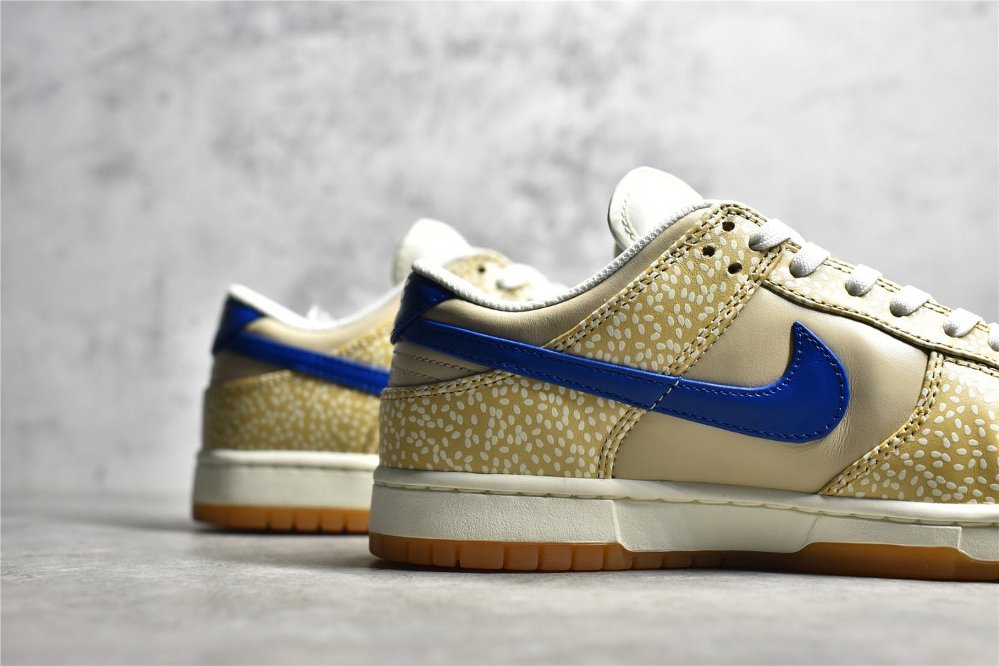 Dunk Low "Sesame"