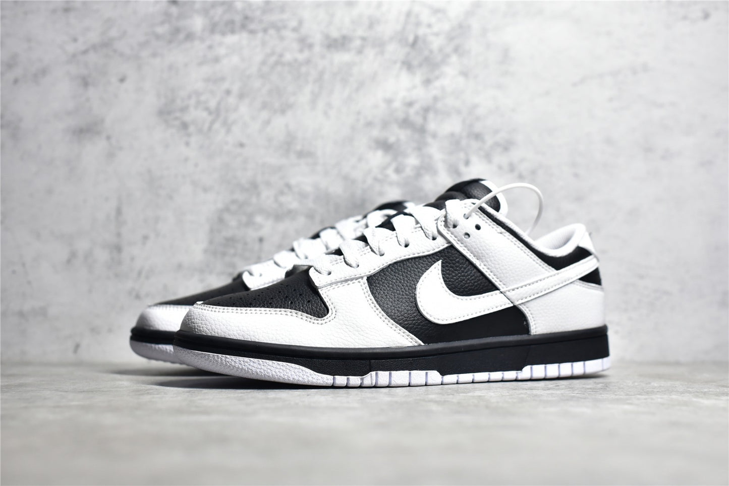 Dunk Low "Reverse Panda"