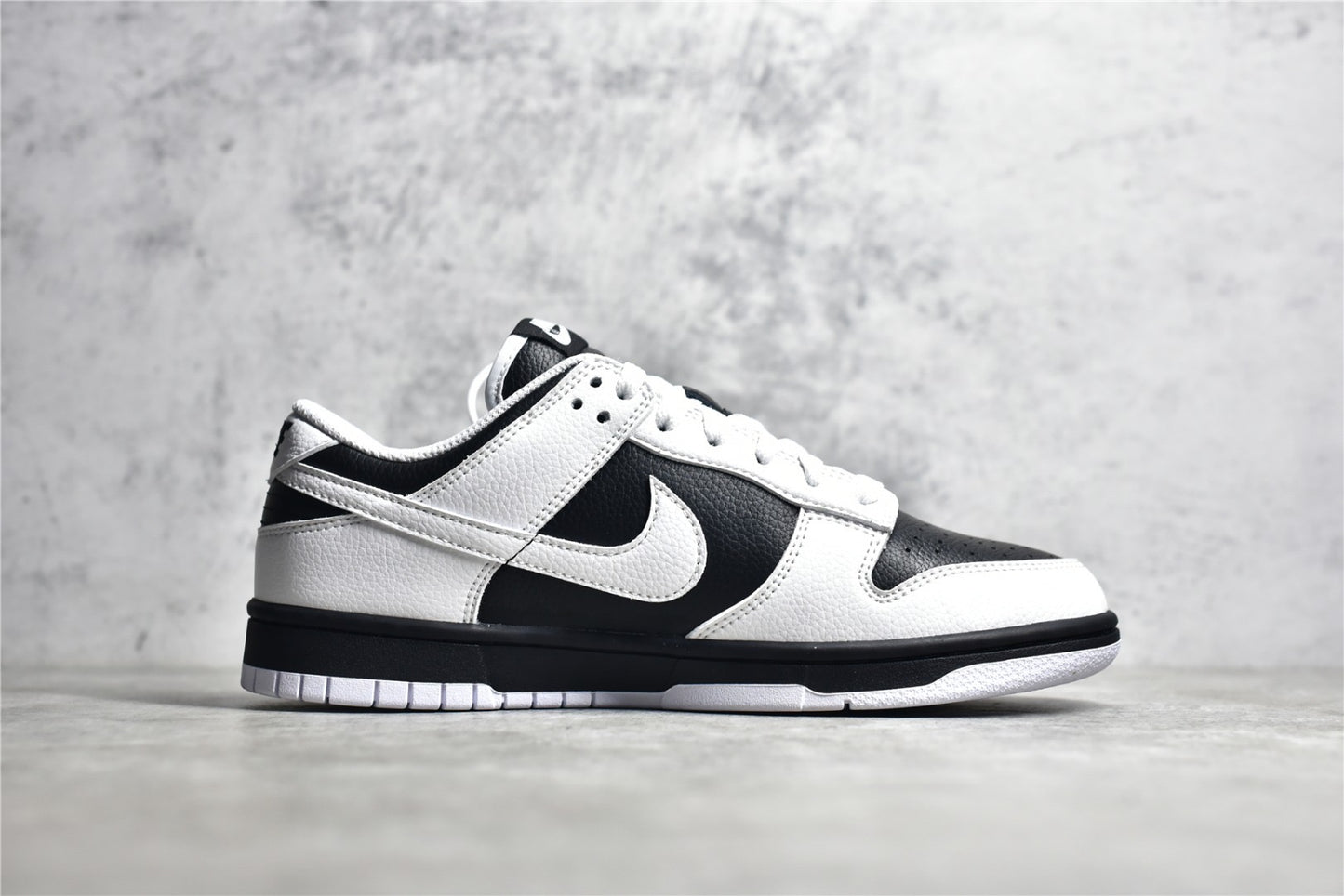 Dunk Low "Reverse Panda"