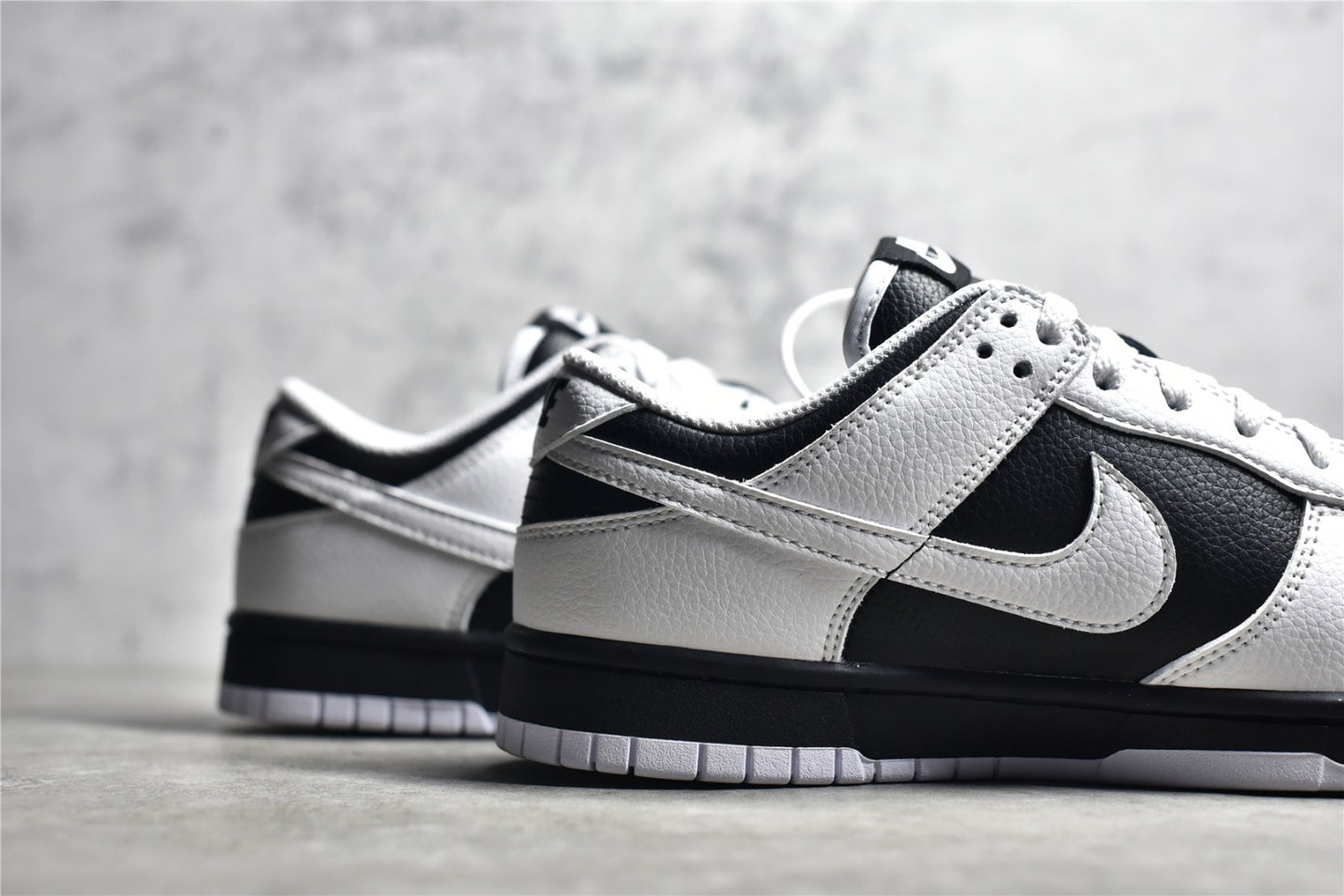 Dunk Low "Reverse Panda"