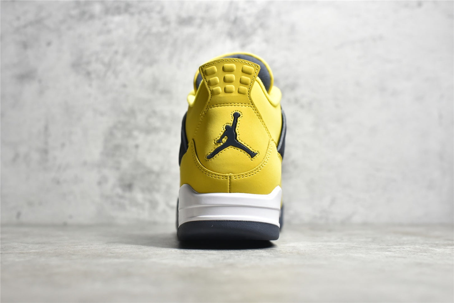 AJ4 Tour Yellow