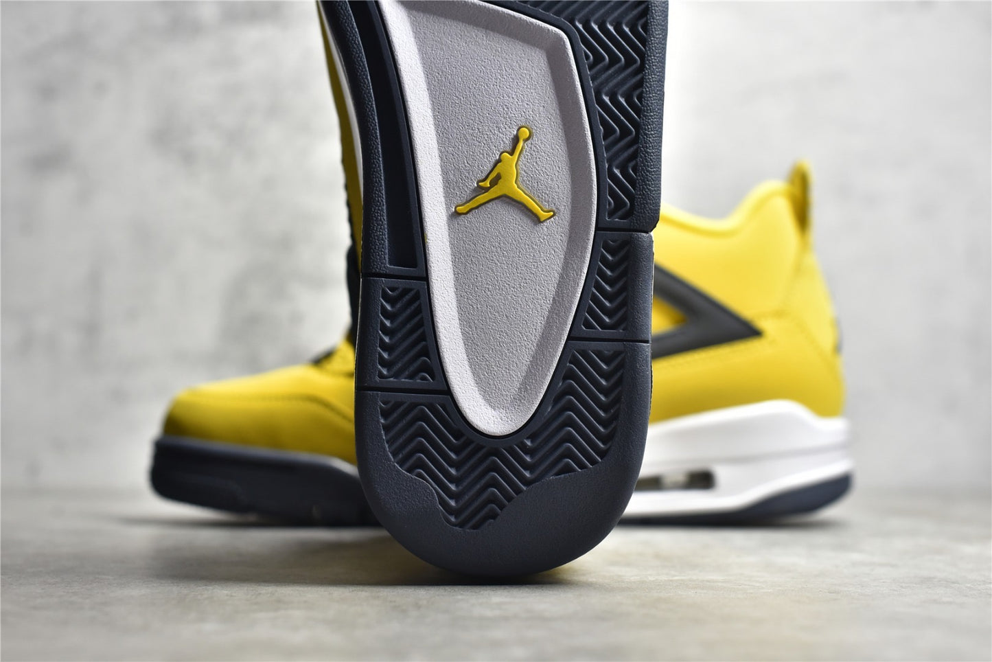 AJ4 Tour Yellow