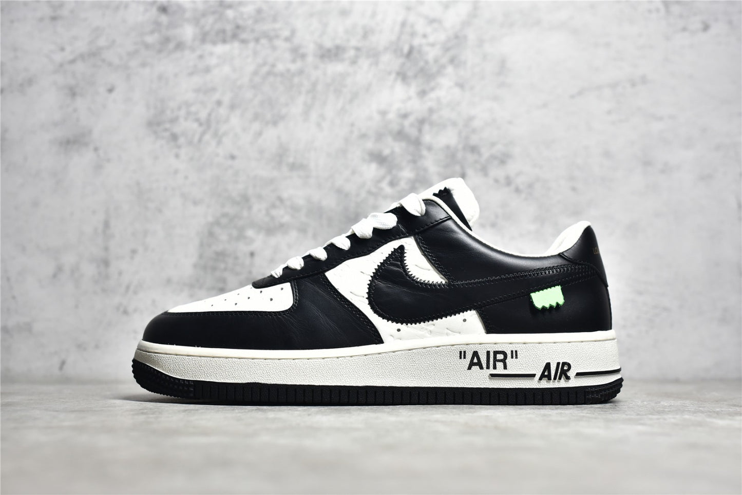 AF1 LV White Black