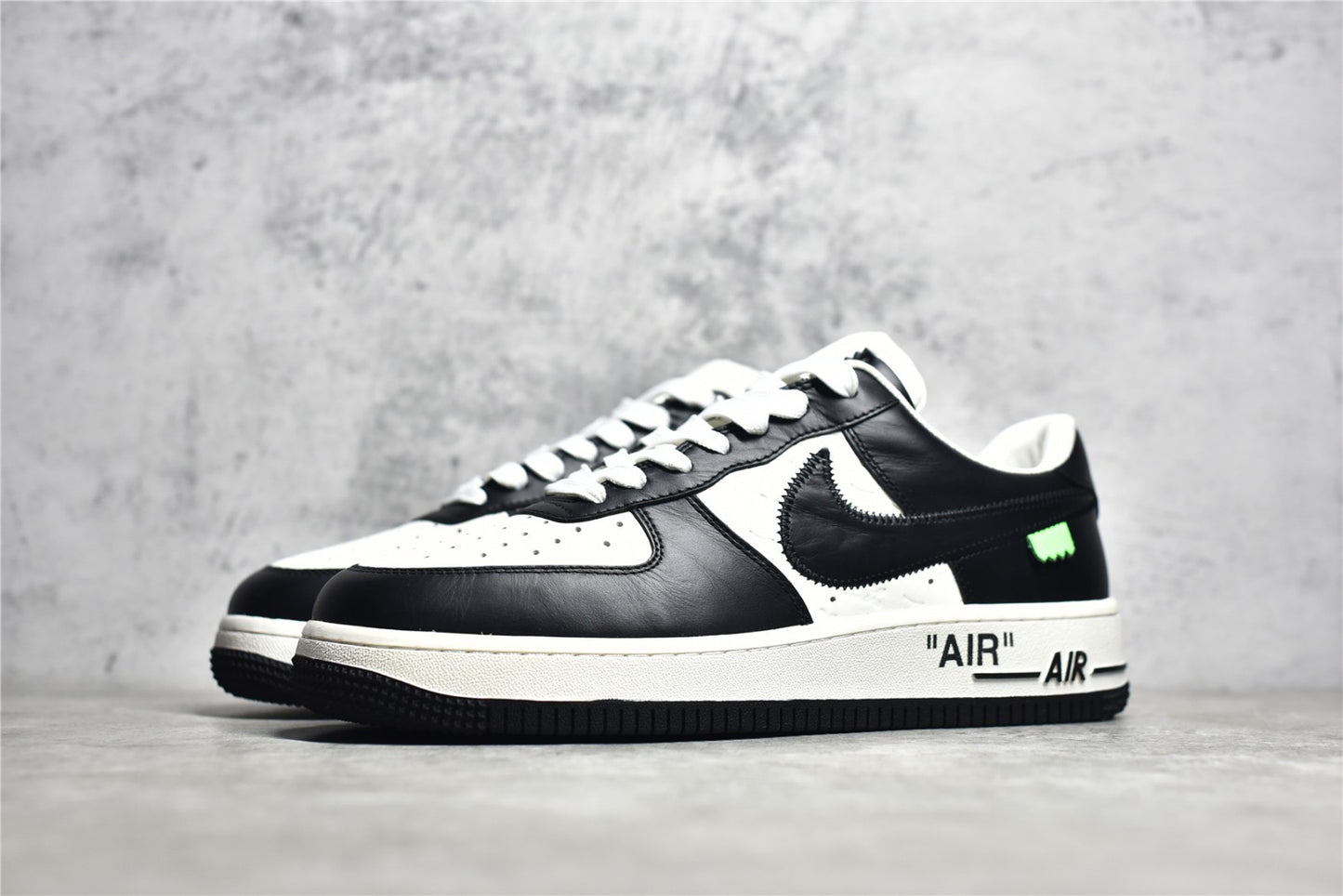 AF1 LV White Black