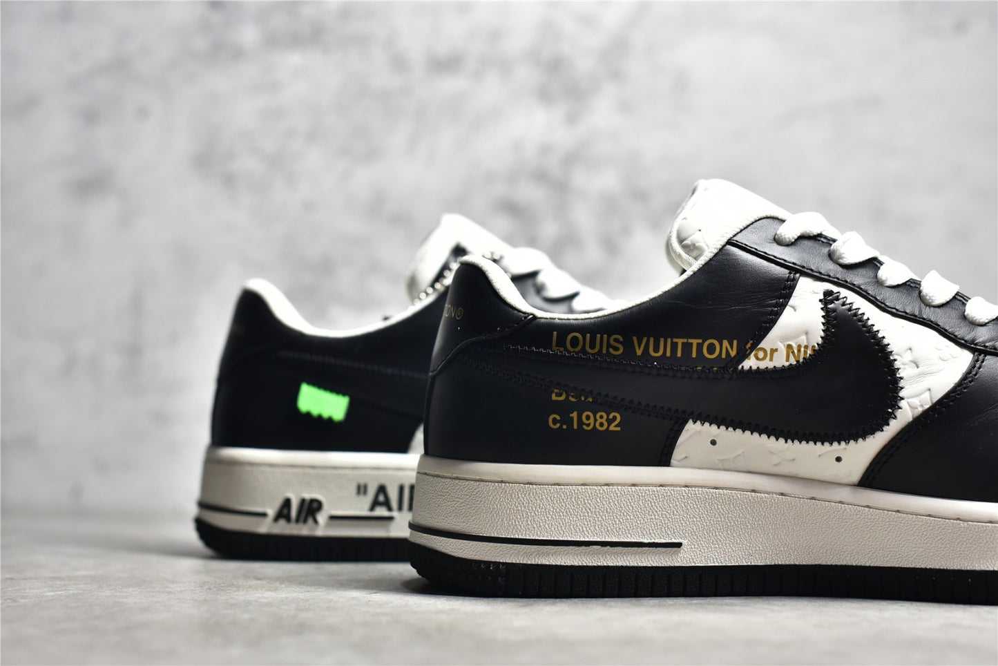 AF1 LV White Black