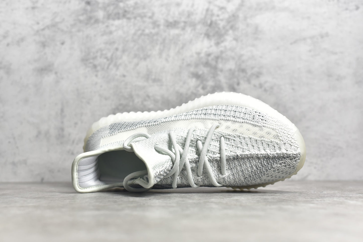 Yeezy 350 v2 Cloud White